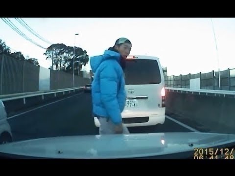 ドラレコ ヤクザdqnが高速で車から降りてきて喧嘩 日本衝撃動画集 ドラレコ映像保管庫